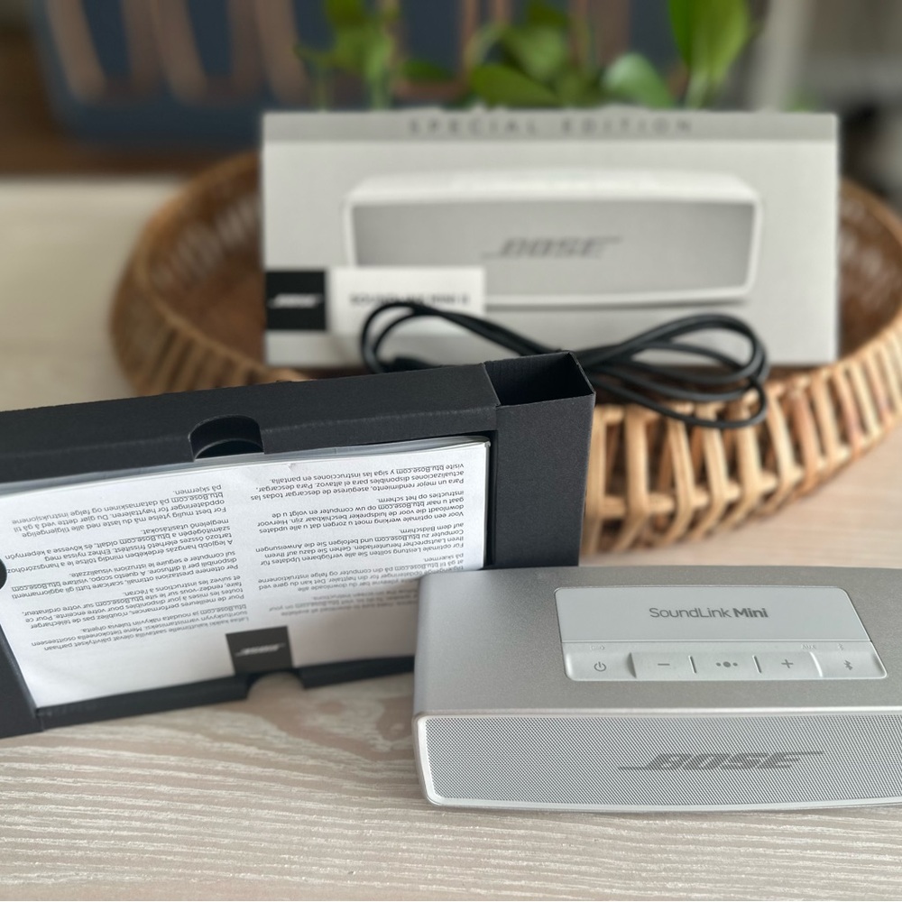 Bose SoundLink Mini II Bluetooth Speaker Special Edition - Silver
